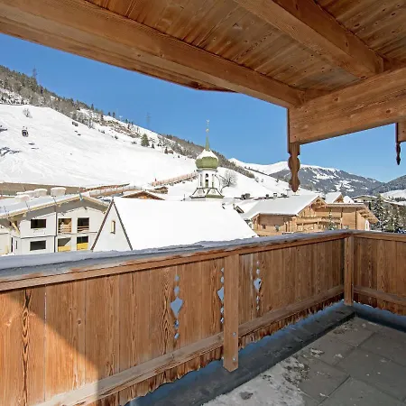 Penthouse In Next To Lift 아파트 *