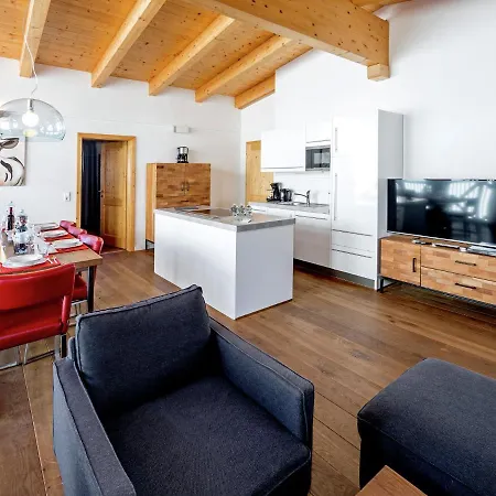 Penthouse In Next To Lift