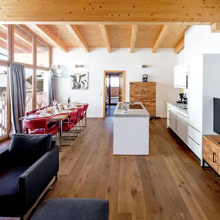 Penthouse In Next To Lift 겔로스