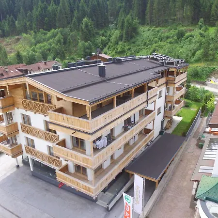 Penthouse In Next To Lift Lägenhet