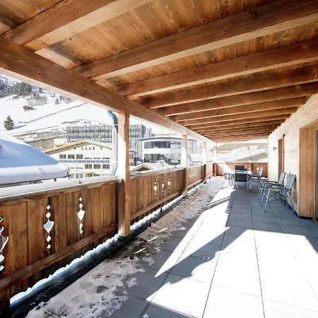Penthouse In Next To Lift 겔로스