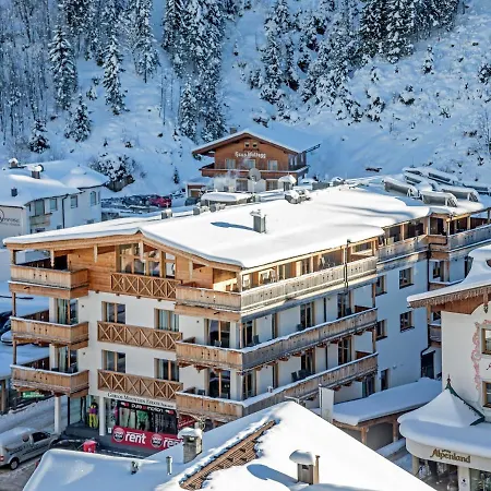 Penthouse In Next To Lift Apartment *