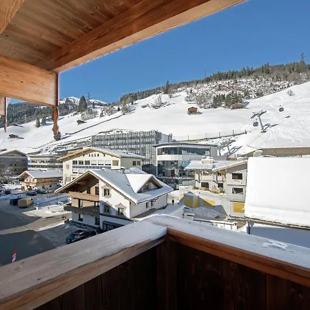 Penthouse In Next To Lift Apartment *