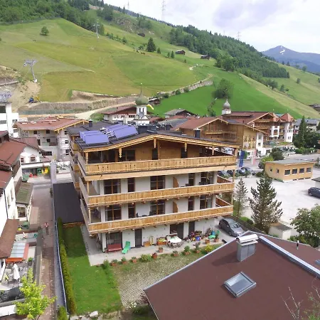 Penthouse In Next To Lift